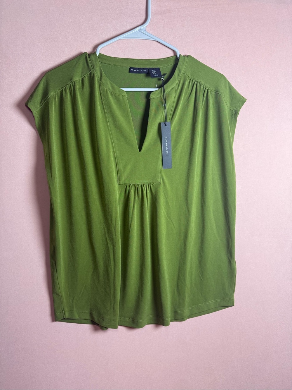 Tahari Green Pleated Front V Neck Sleeveless Comfy Blouse Size M NWT